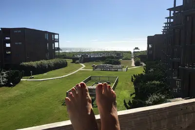 Image de A Ray Of Sunshine - Obx Condo - Oceanview - 2 Min Walk To Beach