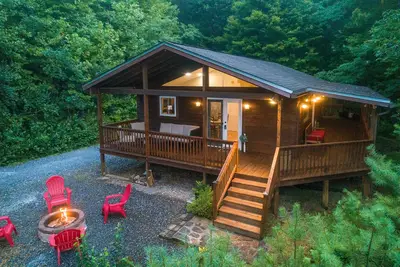 Perfectly Located Mountain Cabin with Breathtaking, Long Range Views!