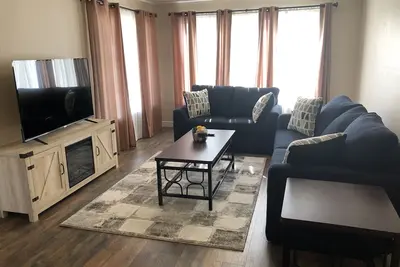 Image de Lovely 3 bedroom house with Ping Pong Table and Patio