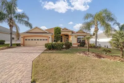 Image de Village of Mallory, Close to Sumter Landing Sq. 3bd, 2Bath with Gas Golf Cart.
