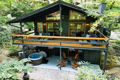 Image de Multi-Family sized Modern Cabin with Hot Tub -close to ski, golf, Smoky Mt hikes