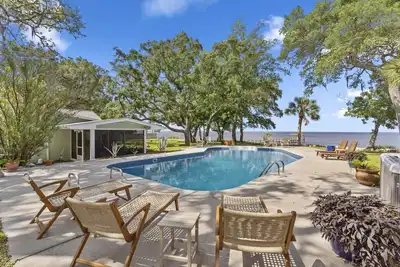 Image de \"Paradise On The Bay! \" Private Pool, Dock & Hot Tub! ! Just 10 min to Sgi