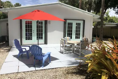 Image de Jensen Beach Bungalow 2!