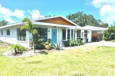 Image de House w/Guest Suite near Ami, Img, w/Heated pool