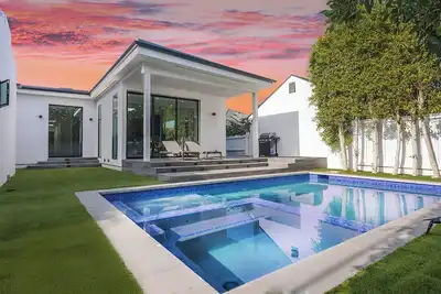 Image de 5 Bed Luxury Home W/ Pool&Bbq
