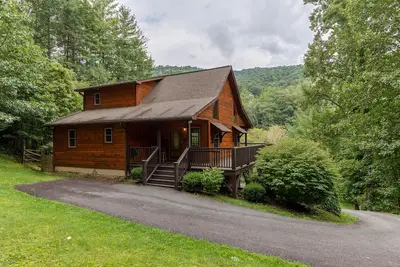 Image de Dreams and Streams -3br on the New River, within walking distance to Wahoo's adventures.