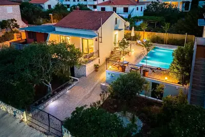 Image de Maison de vacances Supetar pour 1 - 5 personnes avec 2 chambres Ă coucher - Maison de vacances