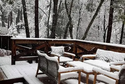 Image de Bass Lake Cabin Getaway Private Hot Tub & Game Rm!