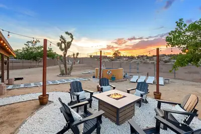 Image de 🌵🌟 Alana House - Pool, Hot Tub, Bbq, Fire Pit + Walk to Hikes! 🌟🌵