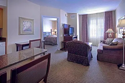 Image de Equipped 1-Bedroom | Indoor Pool + Gym Access