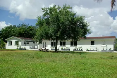 Image de Relaxing Farmhouse b/w Miami & Florida Keys! Newly Renovated Family/Pet-Friendly