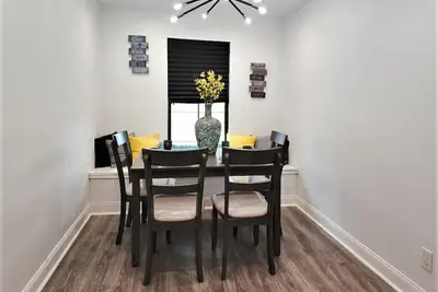 Image de Luxury 2 bedroom with indoor fireplace and bonus room!