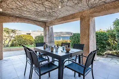 Image de Appartement refait à neuf, climatisation et terrasse vue mer