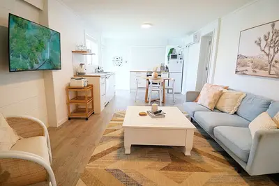 Image de Spacious, bright & central home with all amenities