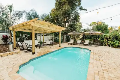 Image de Tropical Oasis - Heated Luxury Pool - Game Room