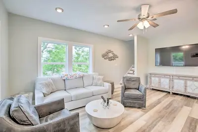 Image de Modern Waveland Home w/ Deck, Walk to Beach!