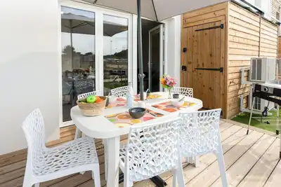 Image de Agréable appartement avec climatisation, Wifi, piscine, Tv, terrasse, animaux admis et parking