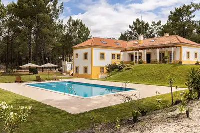 Image de Belle maison de vacances privée avec piscine privée, Tv, terrasse et parking