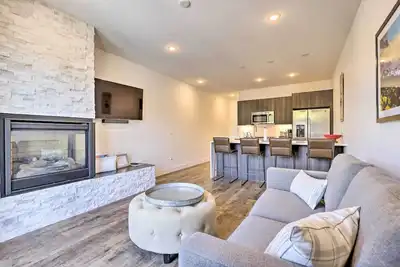 Image de Hot Tub & Balcony: Riverfront Silverthorne Condo!