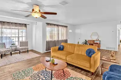 Image de Quiet Comfortable Retro 3 bedroom near Airport