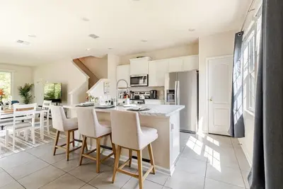 Image de Spacious Modern 3-Bedroom Jacksonville Home – Premium Amenities, Pet-Friendly