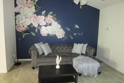 Image de New! ! City Chic 13min to Airport and 20min to City Center