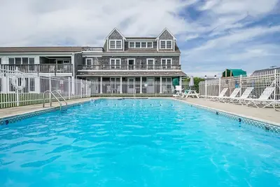 Image de Studio Villa directly across from beach. Sleeps 4