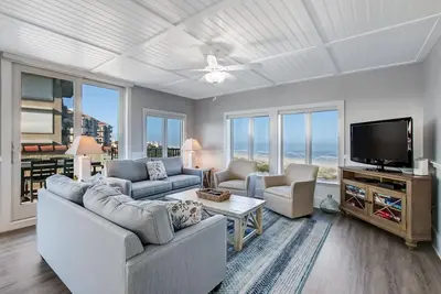 Image de Pet Friendly | Oceanfront | Updated End Unit Sea Dunes | Spectacular Views | Beautifully Decorated