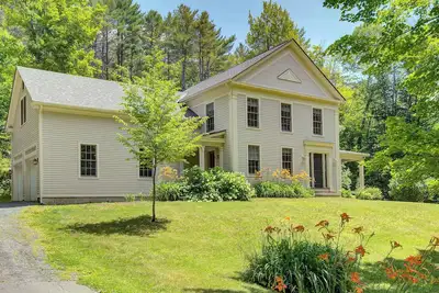 Image de Farmhouse, Fireplace & Office | Wheelock Hideaway