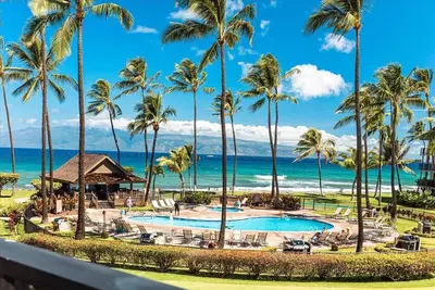 Image de Modern ocean view corner unit with natural light