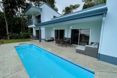 Image de Exclusive Use of the Entire Home and the Three Ocean View Suites