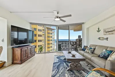 Image de Sea Forever! Beachfront Golden Arms #501 ~ Walk to shopping, dining & night life on Flagler Ave.