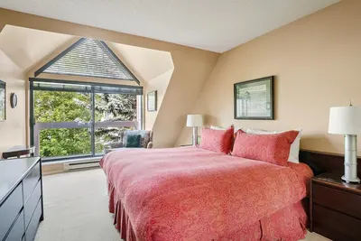Image de ❄︎Glacier Suite❄︎ | 3br Spacious Townhome | Private Bike Storage | Ski Home