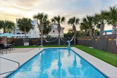 Image de Destin Dolphin by AvantStay | 2 Mins To Beach w/Pool & Outdoor Entertaining Area