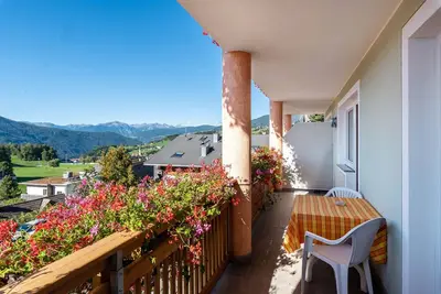 Image de Résidence Diana Appartement 202 avec vue sur les montagnes, balcon et Wi-Fi.