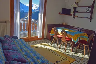 Image de Appartement de vacances 'Bilocale 200mt Dagli Impianti' près des pistes avec balcon privé.