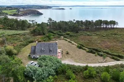 Image de Maison surplombant la mer, au Menhir à Crozon