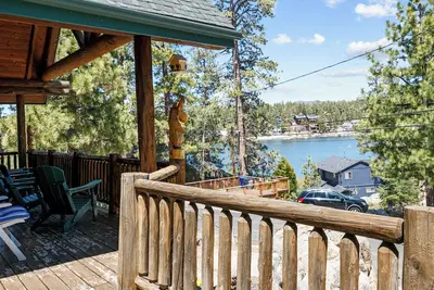 Image de 5-Star 2, 086 sq ft Log Cabin with Lake Views & Game room. In Boulder Bay!