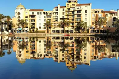 Image de La Palmera - The Island Club:  on the banks of Canal Walk, next to Century Mall
