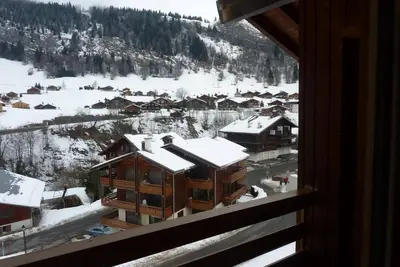 Image de Wifi, 2ème étage, vue montagne, balcon, cheminée ou poêle à bois, parking, télévision, casier à ski