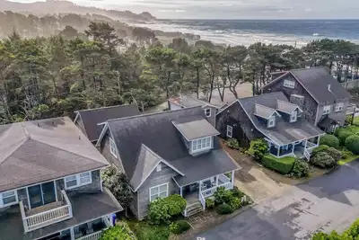 Image de Gracious Bella Beach Home Near Beach Access!