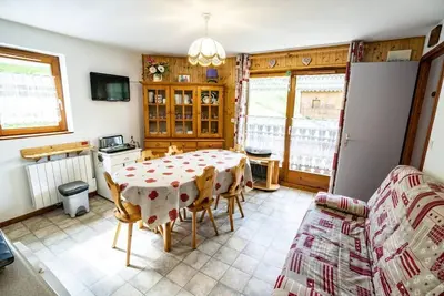 Image de 3ème étage, balcon, parking, télévision, casier à ski, 45m², Châtel
