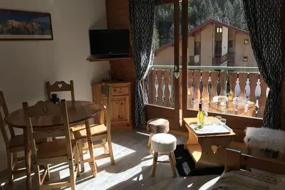 Image de 2ème étage, balcon, parking, télévision, casier à ski, 35m², Châtel