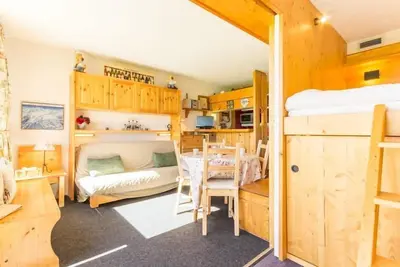 Image de À 10m des pistes de ski, Rez-de-chaussée, vue vallée, balcon, télévision, 33m², Les Arcs