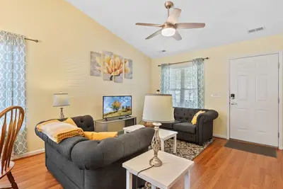 Image de Pet Friendly * Fenced Yard * Downtown