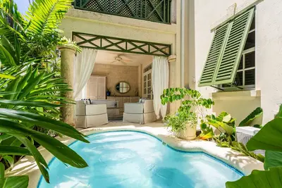 Elegant 2 bedroom apt, private pool, beach access - Moonshadow