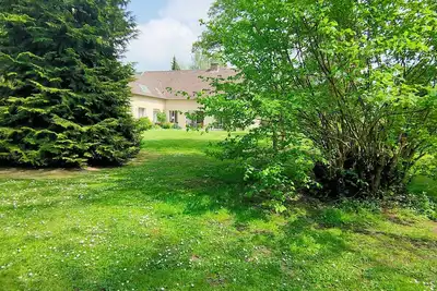Image de Villa avec grand parc arboré fermé, barbecue, idéale pour les familles