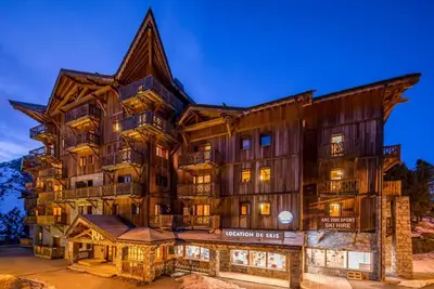 Image de À 150m des pistes de ski, remise en forme, piscine, sauna, balcon, cheminée ou poêle à bois