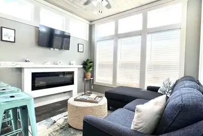 Image de The Sea Glass House - Lakeside Tiny Home Near Orlando