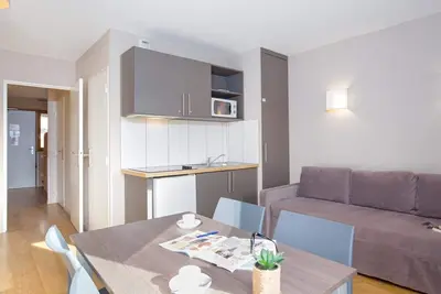 Image de 250m du centre station, balcon, parking, télévision, casier à ski, 25m², Pra Loup